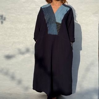 پیراهن موسلین سرمه ای با یقه جین