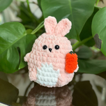 عروسک بافتنی گوپفی با هویج