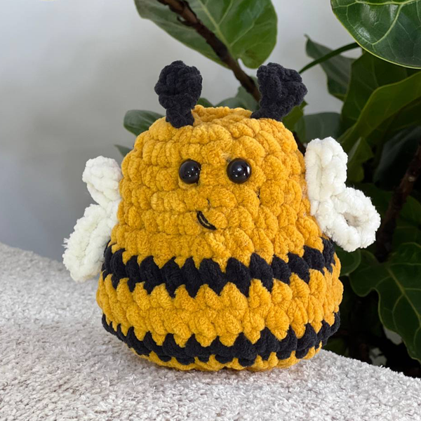 عروسک بافتنی زنبور «ئاژه»