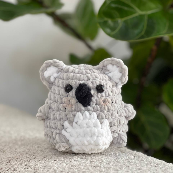 عروسک بافتنی «ماهوت»؛ کوآلای نقره‌فام