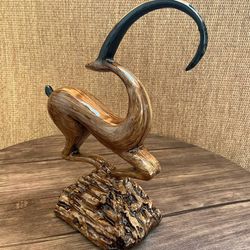 مجسمه بز کوهی - مدل جهش