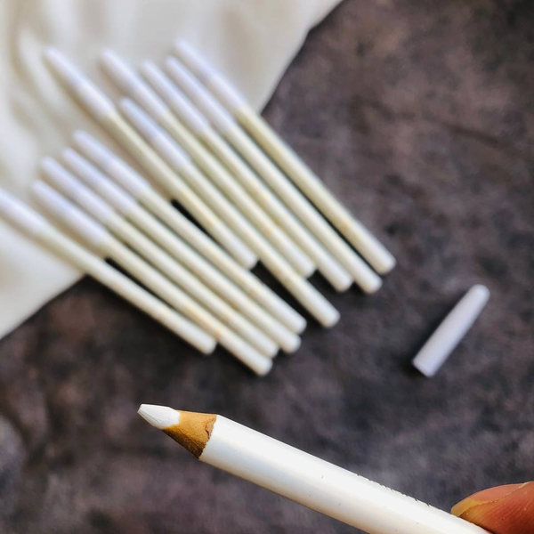 مداد چشم سفید