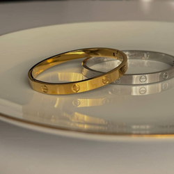 بنگل کارتیر لاو Cartier حکاکی شده طلایی