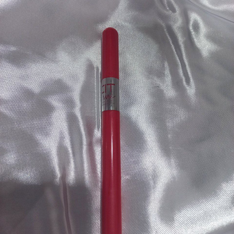 خط چشم قرمز با کیفیت