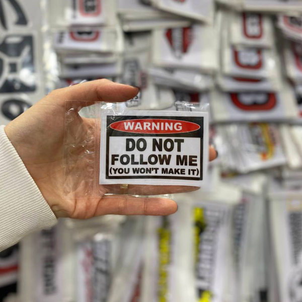 استیکر PVC طرح WARNING DO NOT FOLLOW ME (YOU WON'T MAKE IT)