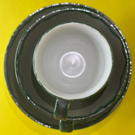 فنجان قهوه طوسی لبه زمردی