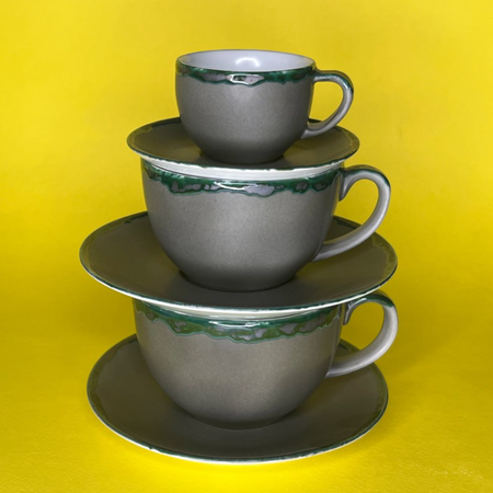 فنجان قهوه طوسی لبه زمردی