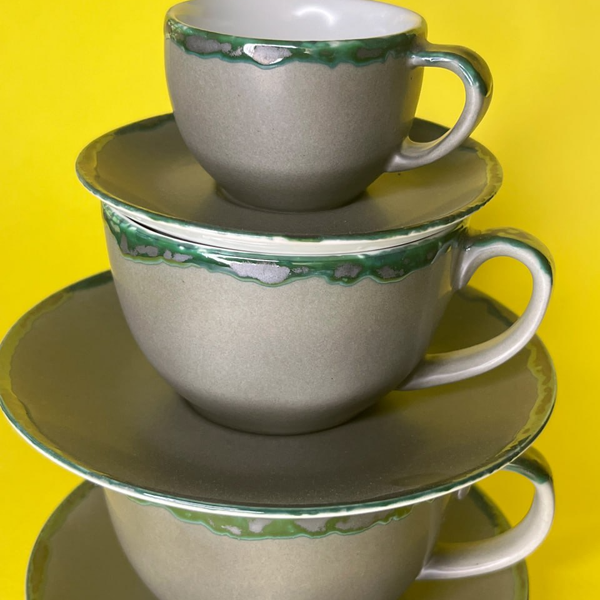 فنجان قهوه طوسی لبه زمردی