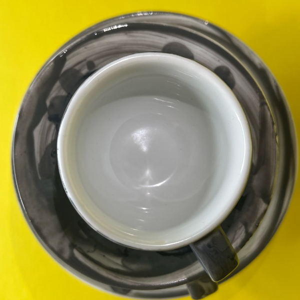 فنجان قهوه ابر و بادی