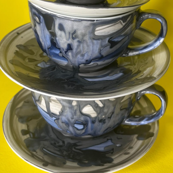 فنجان قهوه ابر و بادی