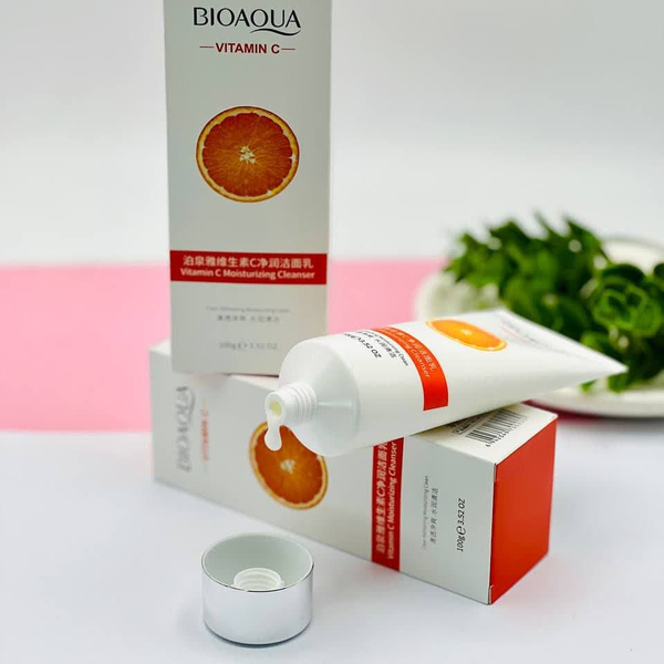 فوم شستوشوی صورت ویتامین C | روشنکننده، پاککننده عمیق و شادابکننده پوست