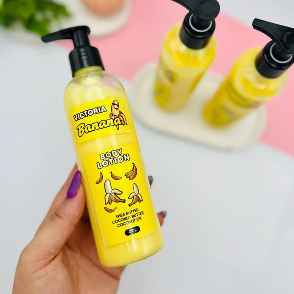 لوسیون بدن موزی با عصاره طبیعی موز - نرم کننده و آبرسان پوست