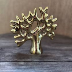 مجسمه تک درخت طلایی