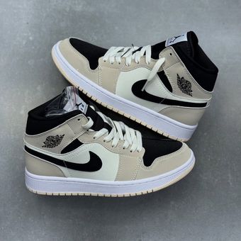 کفش کتونی زنانه ایر جردن 1 Beige Black