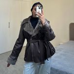 کت چرم قهوه ای داخل تدی