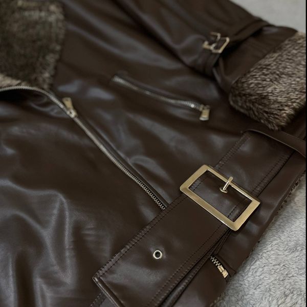 کت چرم قهوه ای داخل تدی