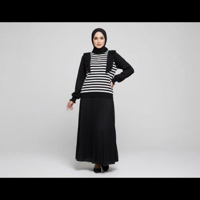 بلوز مشکی راه راه