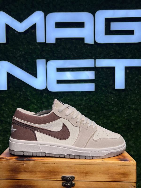 کتونی NIKE AIR JORDANسفید قهوه ای