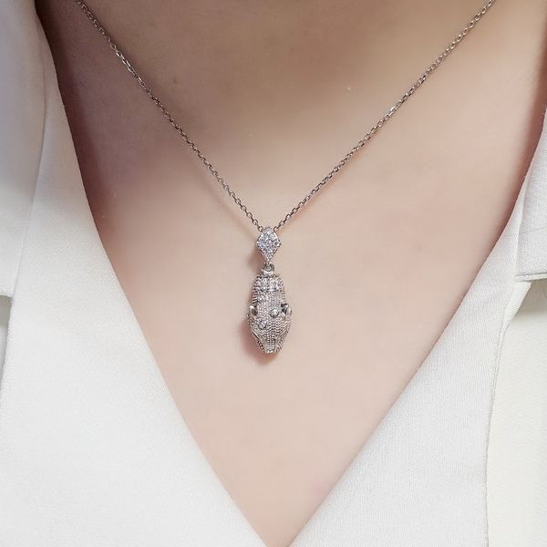 مدال نقره زنانه کد 2