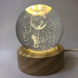 گوی نورانی طرح فضانورد و ماه