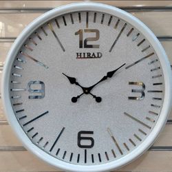 ساعت دیواری سفید اعداد انگلیسی ساده