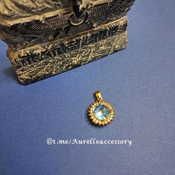 پلاک گردنبند نگین‌دار طرح خورشیدی با سنگ آبی کبالت (طرح طلا)