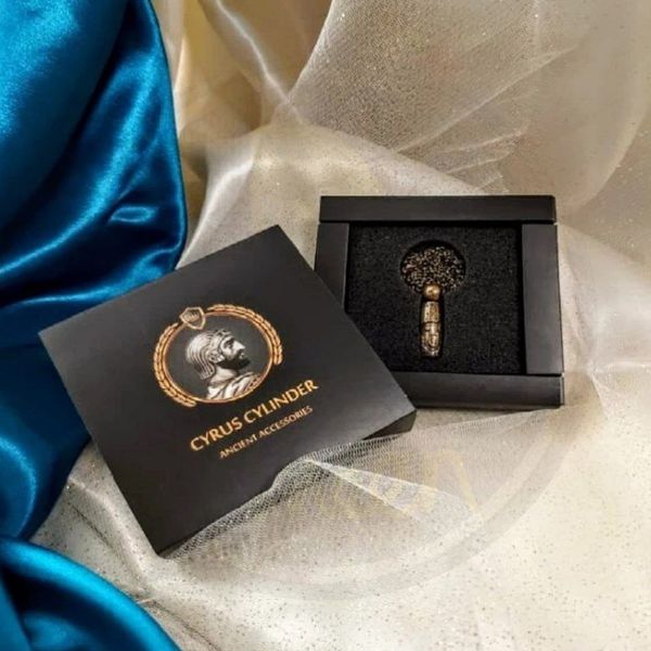 گردنبند منشور کوروش