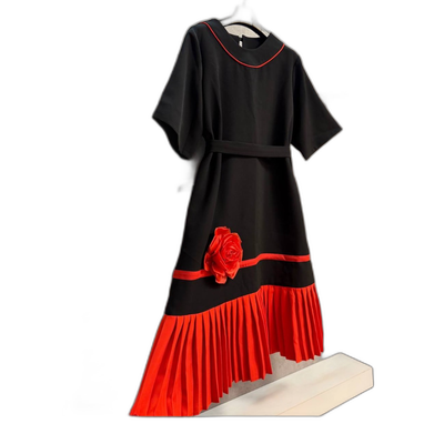 آنا یقه گرد مشکی قرمز