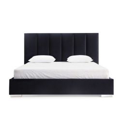 تخت خواب دو نفره کد p 570 سایز 140x200 سانتی متر
