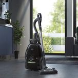 جاروبرقی 750 وات آ ا گ مدل VX9-4-OKO