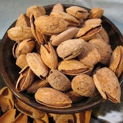 بادام منقا خام (250 گرم)