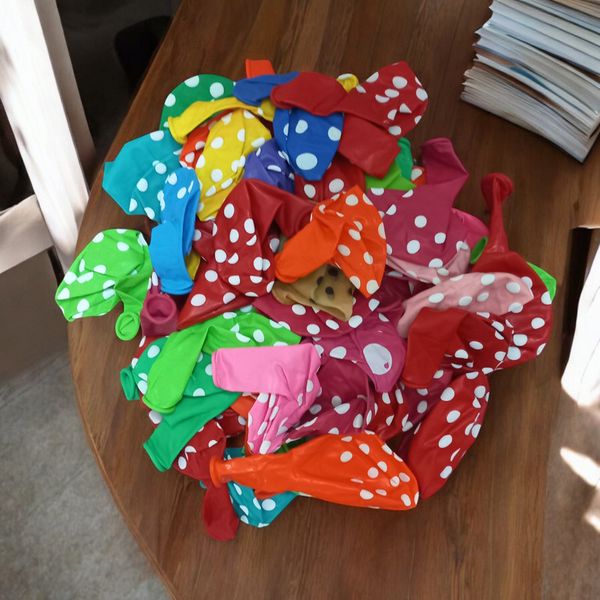 بادکنک مدل خال خالی بسته 28 عددی