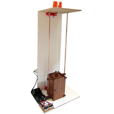 کیت آموزشی مدل کیت سازه حرکتی  پایه نهم آسانسور چوبی کد hp_123