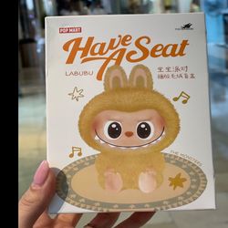 عروسک آویزی لبوبو have seat