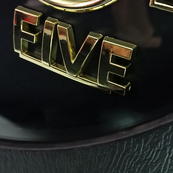 ساعت دیواری سیتی زن مدل ال اس 017