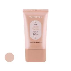 کرم ضد آفتاب رنگی ویت یو spf60 مدل light محافظ UVA،UVB مناسب برای انواع پوست حجم 50 میلی لیتر
