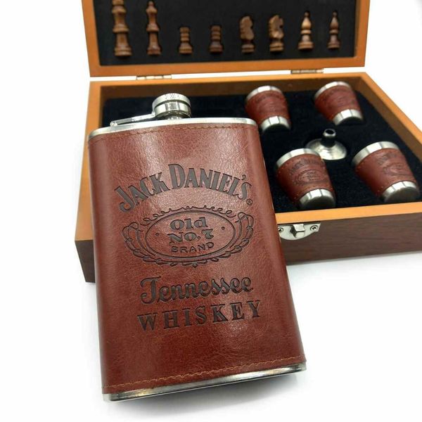 قمقمه چرمی جک دنیل + ست شطرنج دار