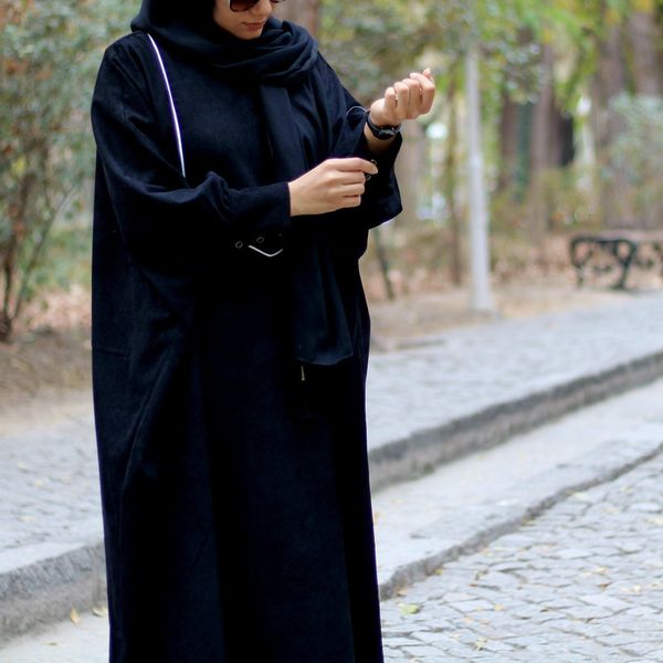 مانتو زنانه مدل عبایی پاییزی مخمل کبربتی رنگ مشکی