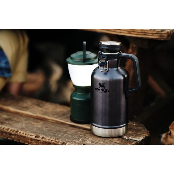 فلاسک استنلی مدل CLASSIC EASY-POUR GROWLER کد F 2021 گنجایش 2 لیتر