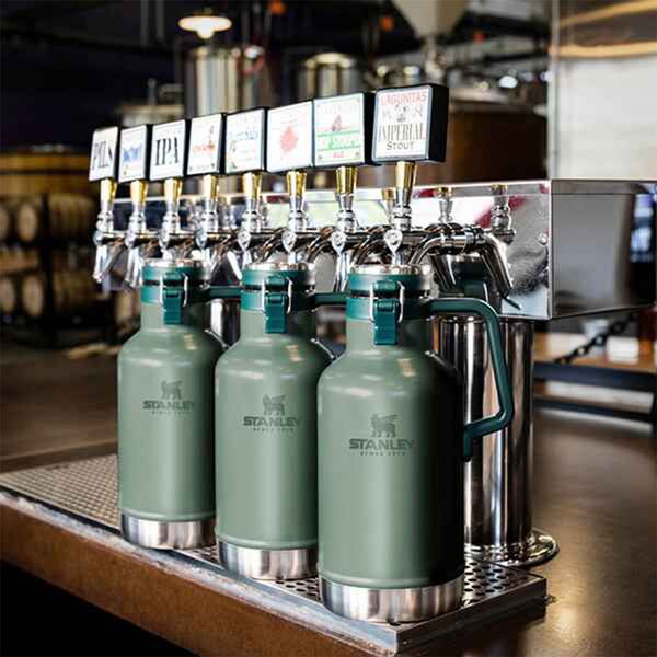 فلاسک استنلی مدل CLASSIC EASY-POUR GROWLER کد F 2021 گنجایش 2 لیتر