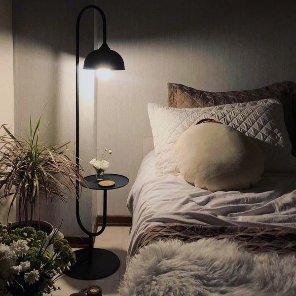 آباژور ایستاده
