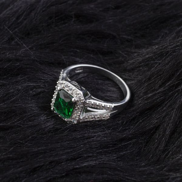 انگشتر نقره زنانه مدل زمرد AMT-R125