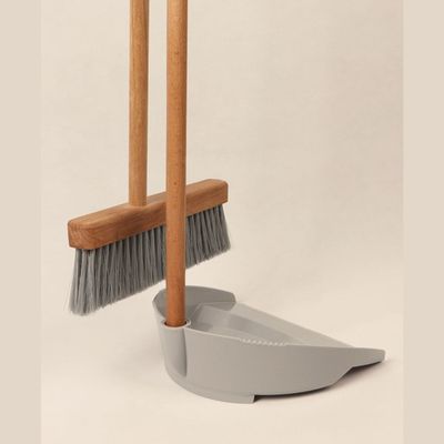 جارو و خاک‌انداز دسته‌بلند طرح ZARA HOME با چوب راش – طراحی خاص و کیفیت ممتاز