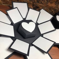 جعبه هدیه سوپرایز جادویی رنگ مشکی و سفید