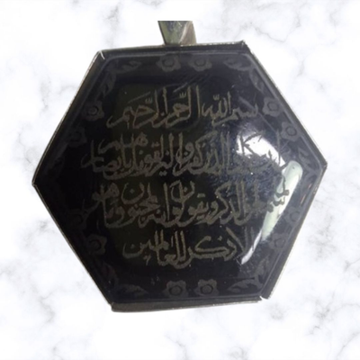 سنگ عقیق با حکاکی دعای ونیکاد بر آن