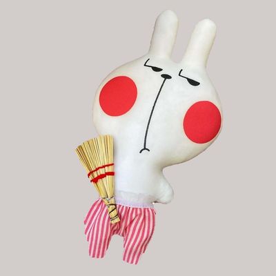 خرگوش عصبانی با جارو و پیژامه قرمز ارتفاع 25 سانتی متر