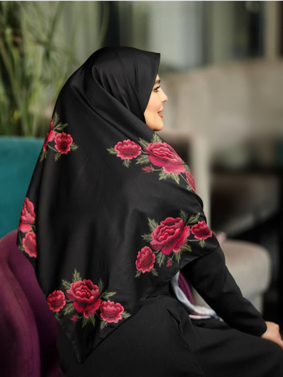 روسری ابریشم توییل کجراه قواره 140 مدل گل سرخ