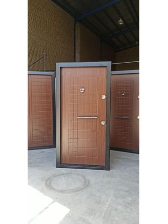 درب ضدسرقت روکش PVC مدل نگین بیسکویتی گردو جنگلی