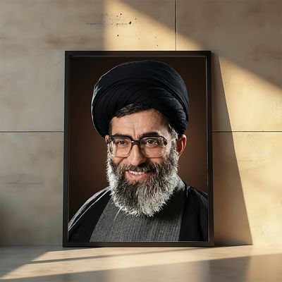 قاب جوانی رهبر شهید انقلاب