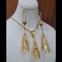 نیم ست طرح طلا شیپوری زنانه 10897